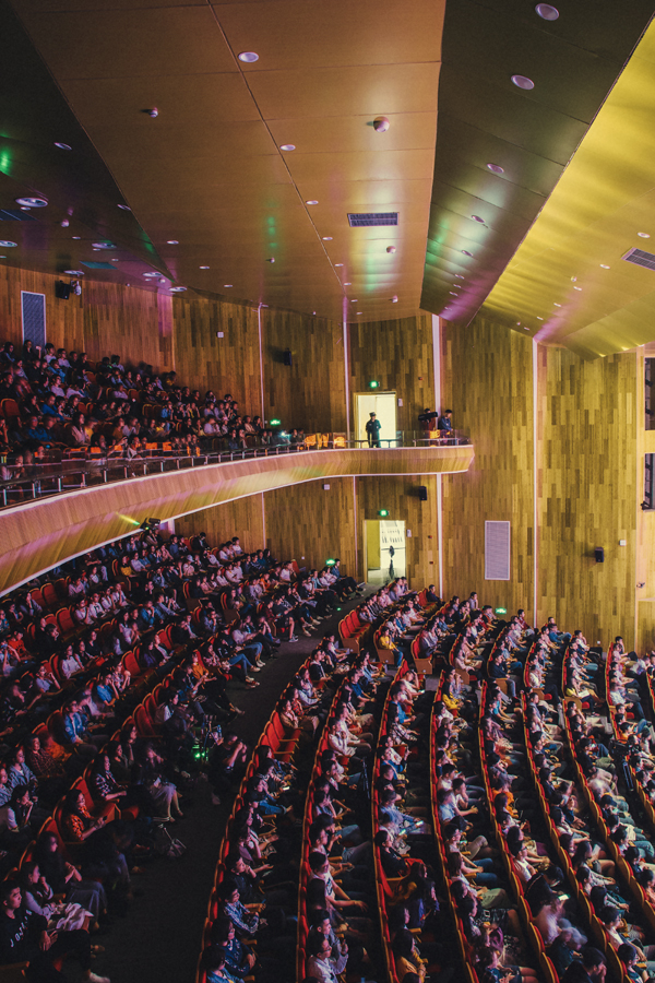 1522828632711616.jpg 人群.jpg